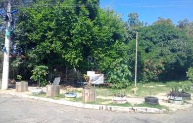 Imagem: O terreno possui 810m² de Área e está localizado em Cavalhada