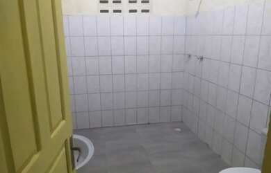 Imagem: A casa possui 2 Dormitórios, 1 Banheiro, 1 Vaga na garagem