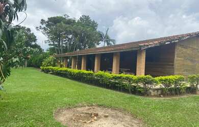 Imagem 8: Condomínio fechado. Piscina, Churrasqueira, 5.000m² de Áreae3 Banheiros