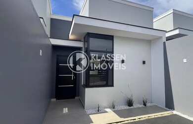 Imagem: A casa possui 2 Dormitórios, 1 Banheiro, 2 Vagas na garagem