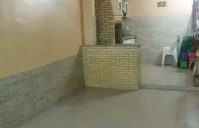 Imagem: A casa possui 2 Dormitórios, 1 Banheiro, 1 Vaga na garagem