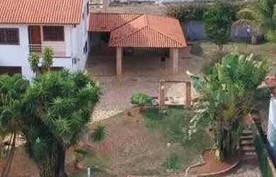 Imagem: A casa em condomínio possui 5 Dormitórios, 5 Banheiros, 5