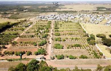 Imagem: O terreno possui 5.000m² de Área e está localizado em Zona