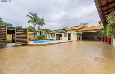 Imagem: A casa em condomínio possui 4 Dormitórios, 5 Banheiros, 5