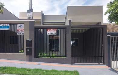 Imagem: A casa possui 2 Dormitórios, 2 Banheiros, 1 Vaga na garagem