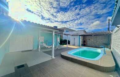 Imagem: A casa possui 3 Dormitórios, 4 Banheiros, 1 Vaga na garagem