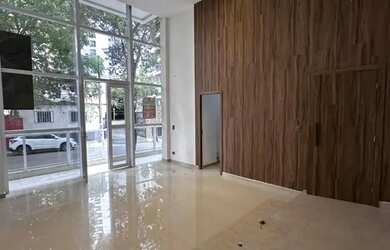 Imagem: O depósito possui 2 Vagas na garagem, 50m² de Área e está