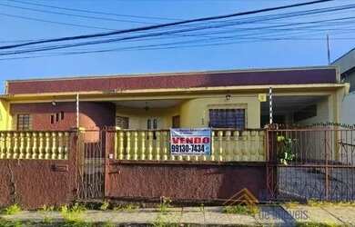 Imagem: A casa possui 3 Dormitórios, 4 Banheiros, 2 Vagas na garagem