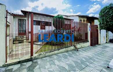 Imagem: A casa possui 5 Dormitórios, 3 Banheiros, 5 Vagas na garagem