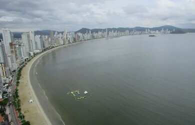 Imagem: O apartamento possui 4 Dormitórios, 5 Banheiros, 4 Vagas na