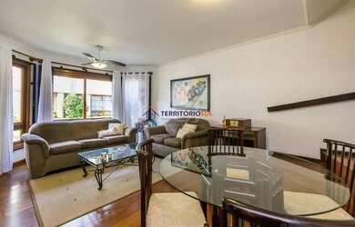 Imagem: A casa possui 3 Dormitórios, 3 Banheiros, 2 Vagas na garagem