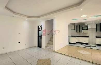 Imagem: A casa possui 2 Dormitórios, 2 Banheiros, 2 Vagas na garagem