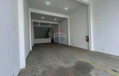 Imagem: O depósito possui 3 Vagas na garagem, 290m² de Área, Imóvel