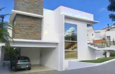 Imagem: A casa possui 3 Dormitórios, 3 Banheiros, 2 Vagas na garagem