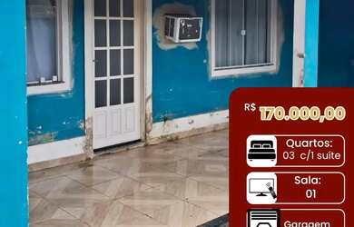 Imagem: A casa possui 3 Dormitórios, 1 Banheiro, 2 Vagas na garagem