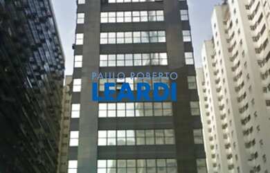 Imagem: O depósito possui 5 Vagas na garagem, 500m² de Área e está