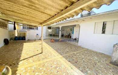 Imagem: A casa possui 3 Dormitórios, 3 Banheiros, 2 Vagas na garagem