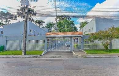 Imagem: A casa possui 3 Dormitórios, 2 Banheiros, 2 Vagas na garagem