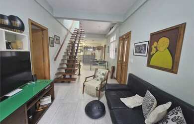 Imagem: A casa possui 3 Dormitórios, 4 Banheiros, 1 Vaga na garagem