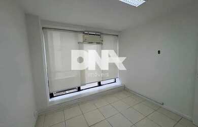 Imagem: O depósito possui 1 Vaga na garagem, 50m² de Área e está