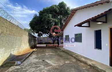 Imagem: A casa possui 3 Dormitórios, 2 Banheiros, 140m² de Área e