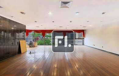 Imagem: O depósito possui 4 Vagas na garagem e 370m² de Área e está