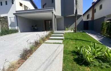 Imagem: A casa em condomínio possui 4 Dormitórios, 5 Banheiros, 4