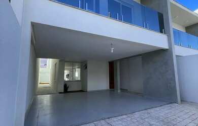 Imagem: A casa possui 3 Dormitórios, 4 Banheiros, 4 Vagas na garagem