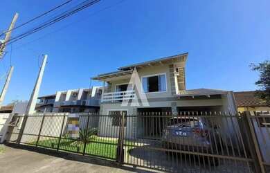 Imagem: A casa possui 3 Dormitórios, 2 Banheiros, 3 Vagas na garagem