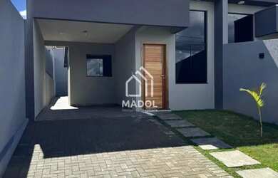 Imagem: A casa possui 3 Dormitórios, 2 Banheiros, 2 Vagas na garagem