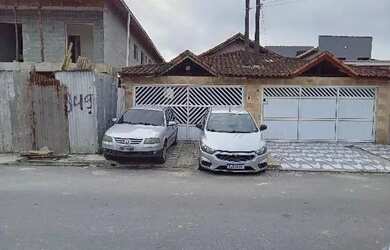 Imagem: A casa possui 1 Dormitório, 1 Banheiro, 2 Vagas na garagem
