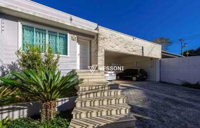 Imagem: A casa possui 5 Dormitórios, 5 Banheiros, 5 Vagas na garagem