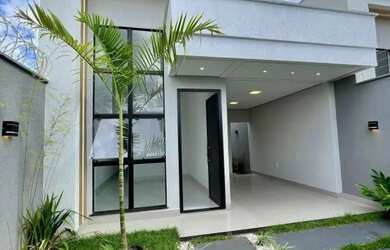 Imagem: A casa possui 3 Dormitórios, 2 Banheiros, 5 Vagas na garagem