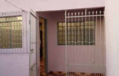 Imagem: A casa à venda possui 2 Dormitórios, 1 Banheiro, 1 Vaga na