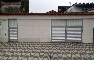 Imagem: A casa possui 2 Dormitórios e 1 Banheiro e está localizado