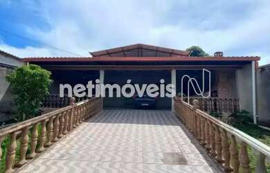 Imagem: A casa possui 3 Dormitórios, 3 Banheiros, 3 Vagas na garagem