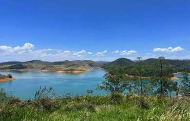 Imagem: O terreno possui 5.000m² de Área e está localizado em Vila