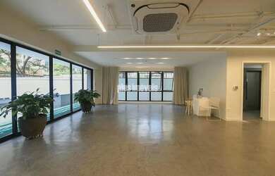 Imagem: O depósito possui 1.156m² de Área e está localizado em