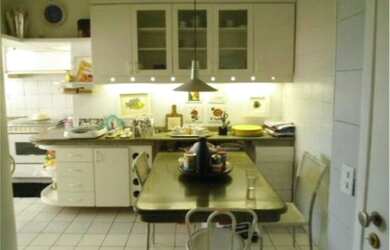 Imagem 2: Perto da estação de metrô , d135 Champs Elysees 3 quartos 2 suítes 9 8 7 4 8 3 1 0 8 Diego