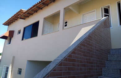 Imagem: A casa possui 2 Dormitórios, 1 Banheiro e 1 Vaga na garagem