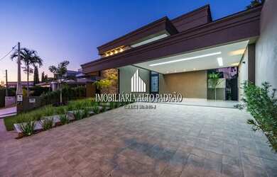 Imagem: A casa em condomínio possui 4 Dormitórios, 5 Banheiros, 4