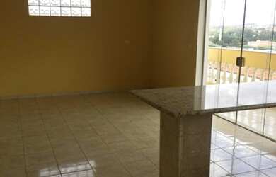 Imagem: A casa possui 3 Dormitórios, 1 Banheiro, 4 Vagas na garagem