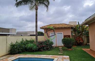 Imagem: A casa em condomínio possui 3 Dormitórios, 2 Banheiros, 2