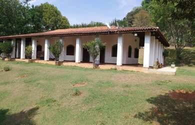 Imagem: A chácara possui 260m² de Área, Varanda e está localizado