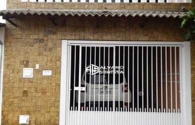 Imagem: A casa possui 3 Dormitórios, 2 Banheiros, 1 Vaga na garagem