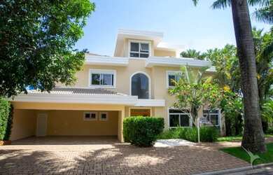 Imagem: A casa possui 5 Dormitórios, 5 Banheiros, 546m² de Área e