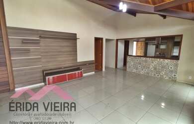 Imagem: A casa em condomínio possui 3 Dormitórios, 3 Banheiros, 3