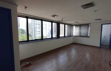 Imagem: O depósito possui 1 Vaga na garagem, 32m² de Área e está