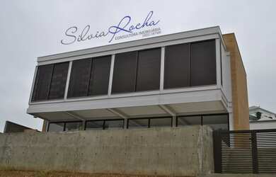 Imagem: A casa em condomínio possui 4 Dormitórios, 5 Banheiros, 380m²