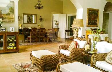 Imagem: A casa possui 5 Dormitórios, 5 Banheiros, 5 Vagas na garagem